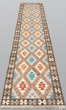 A Kilim runner, approx. 393 x 83 cm.