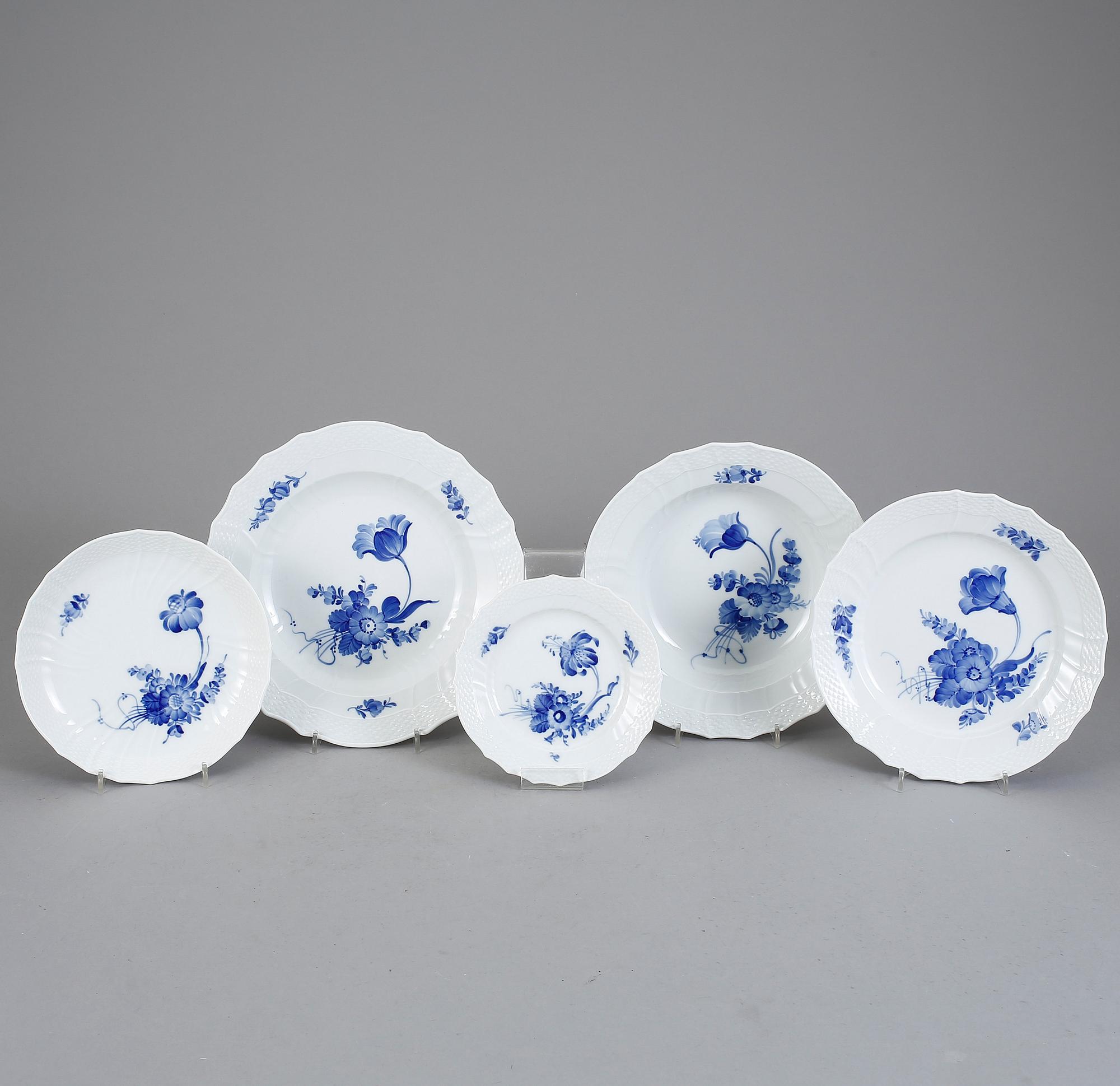 MATSERVIS, 125 delar, porslin, "Blå Blomst", Royal Copenhagen.