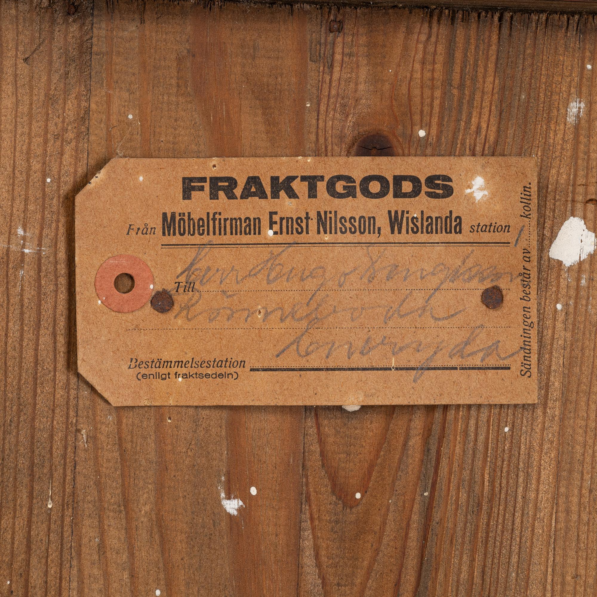 Klädskåp, Möbelfirman Ernst Nilsson, Wislanda, 1910/20-tal.