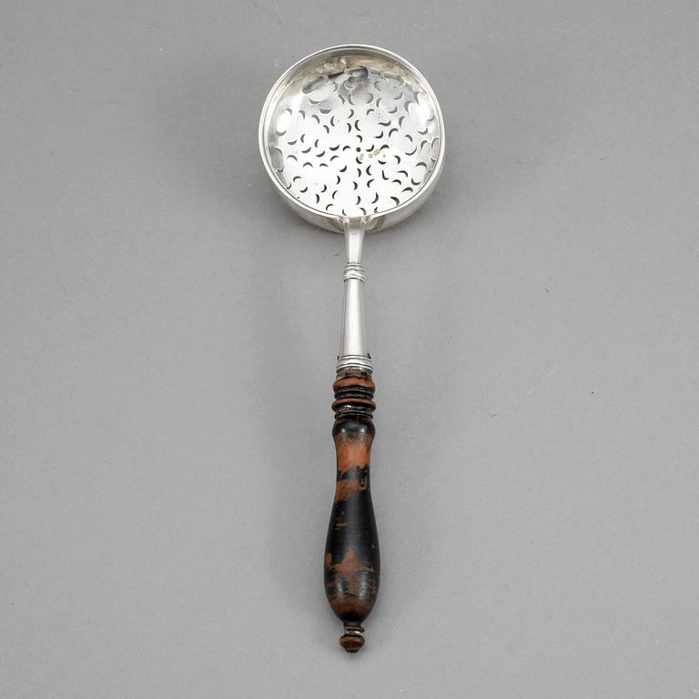 STRÖARE, silver, Samuel Lundal, Gävle, 1769. Totalvikt ca 55 gram.