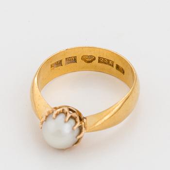A ring set with a cultured, mabé pearl.
