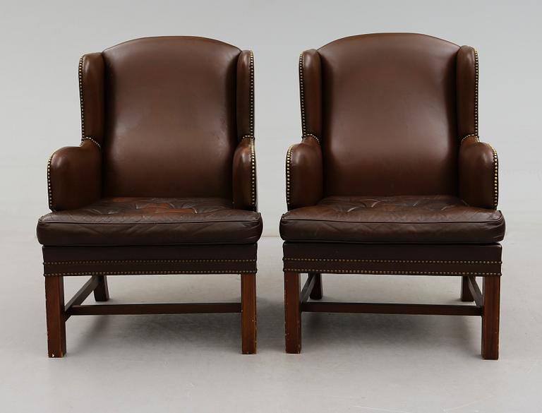 FÅTÖLJER, 1 par, 1900-talets andra hälft.