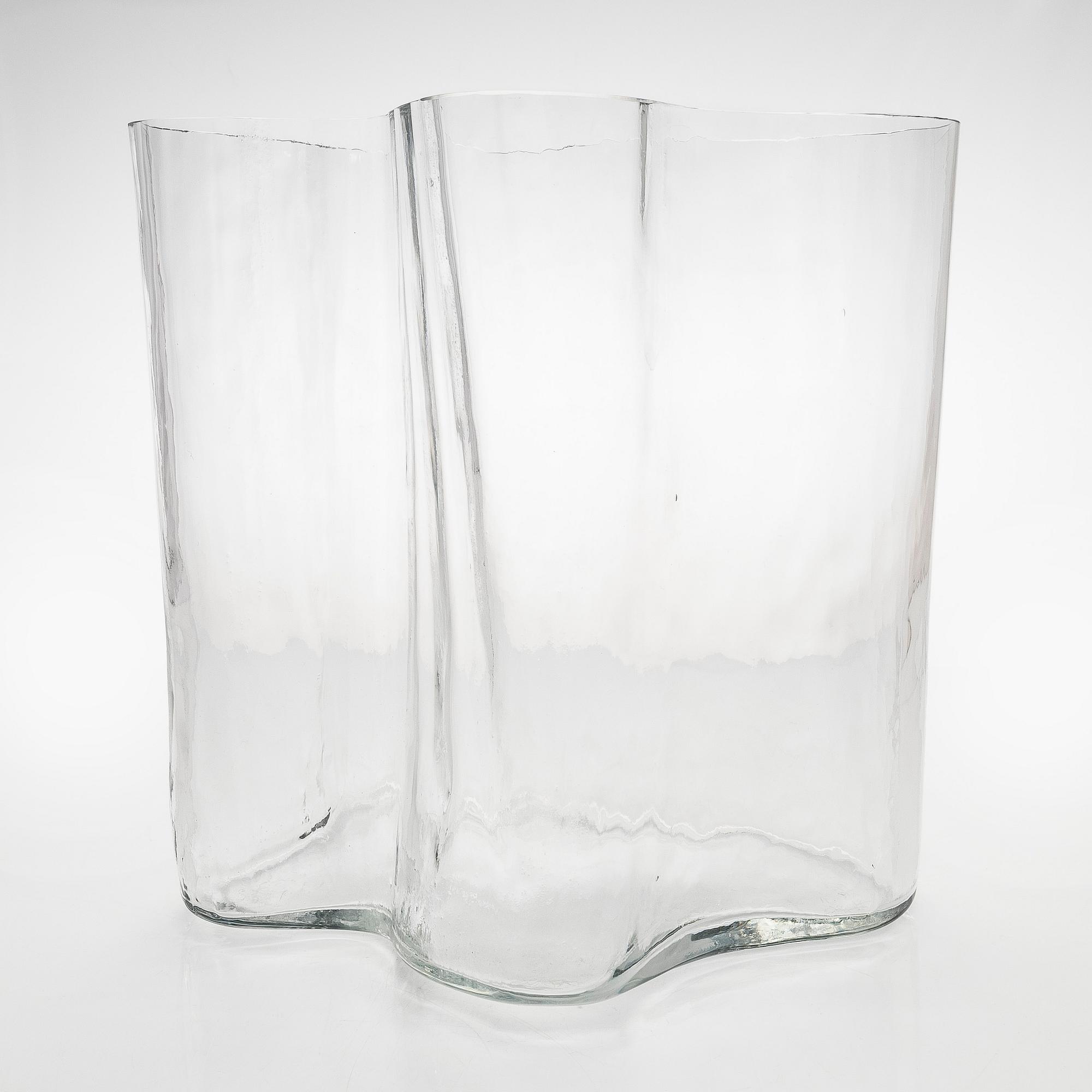 Alvar Aalto, vase, 3031, signed Alvar Aalto for Iittala 1960s.