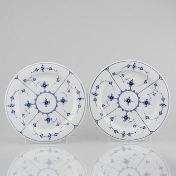 A 'Blue Fluted Plain' tureen with cover and four serving dishes, Royal Copenhagen, model 214 and 217, 1898-1923.