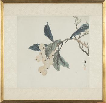 Målning, färg och tusch på papper. Signerad Qu Zhen (1909-1977).