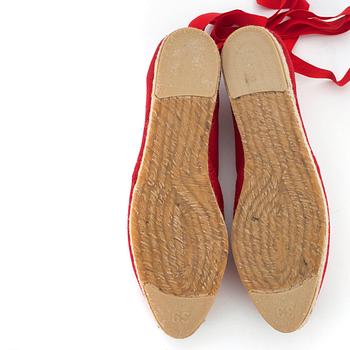 HERMÈS, a pair of red canvas espandrillos. Correlates to size 38 approximately.