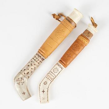 Two reindeer horn knives by Göte Andersson, signed.