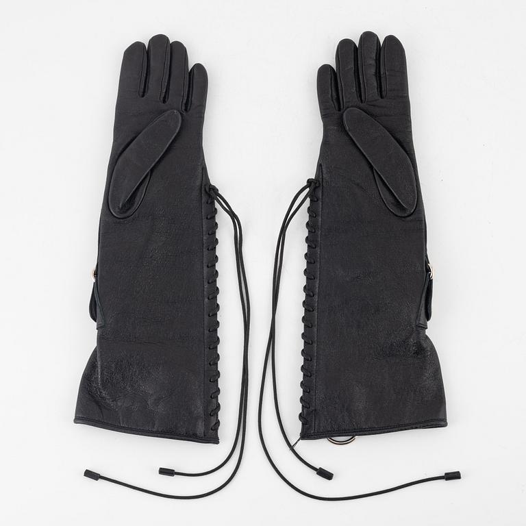 Balenciaga, a pair of gloves, size 6-½.