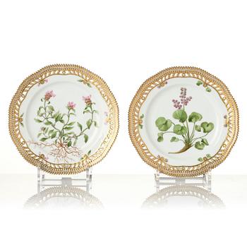 A set of 12 Royal Copenhagen 'Flora Danica' lunch plates, Denmark, 1889-1922.