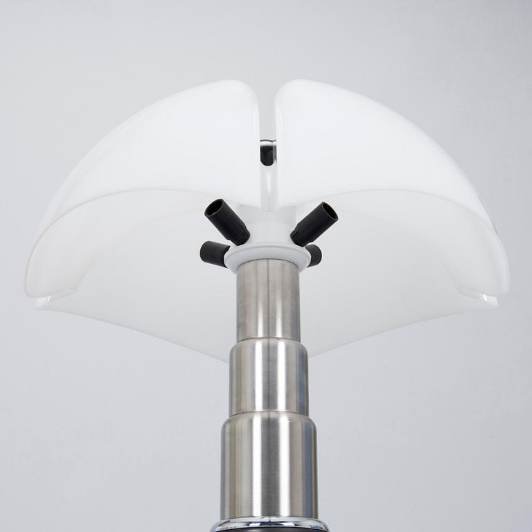 Gae Aulenti, bordslampa, "Pipistrello", Martinelli Luce, Italien, modellen formgiven 1965.