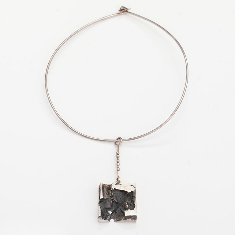 Jorma Laine, Halsband, sterlingsilver. Kultateollisuus, Åbo 1974.
