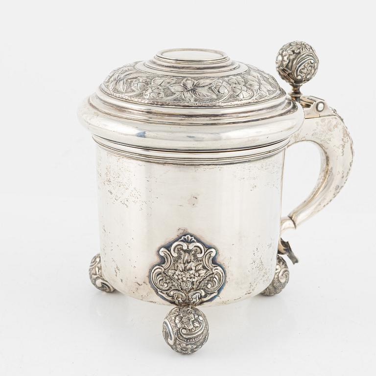 Dryckeskanna, silver, 1902.
