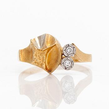 Björn Weckström, an 18K gold/ platinum ring, 'Diamond Leaf', with single-cut diamonds, Lapponia 1979.