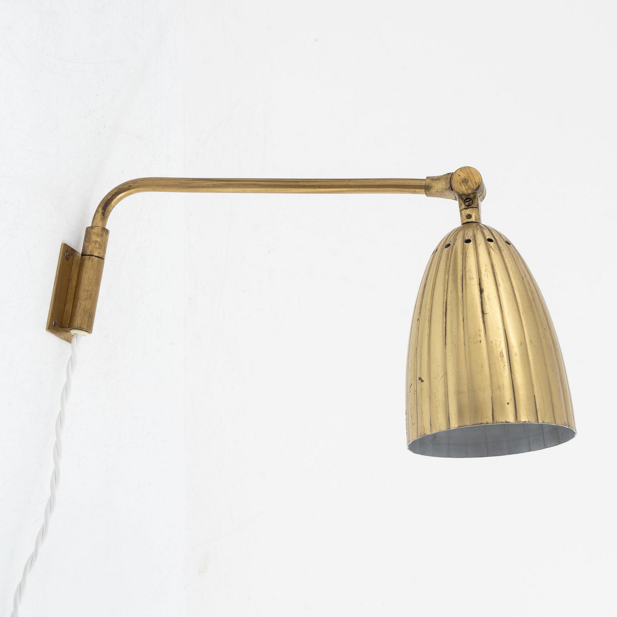 Harald Notini, a model "8666" wall lamp, Arvid Böhlmarks Lampfabrik, Sweden, 1940's.