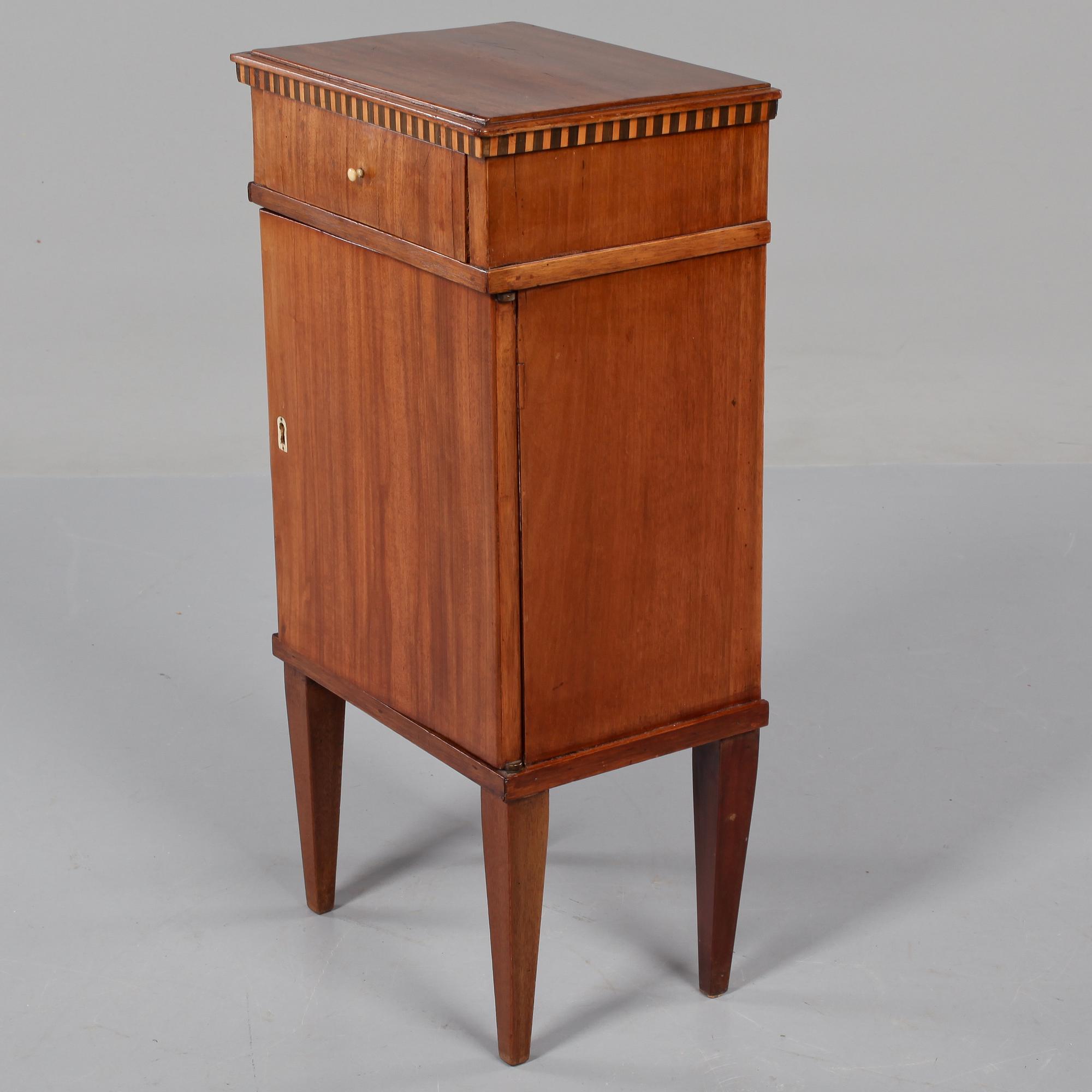 SÄNGBORD, 1800-talets första hälft.