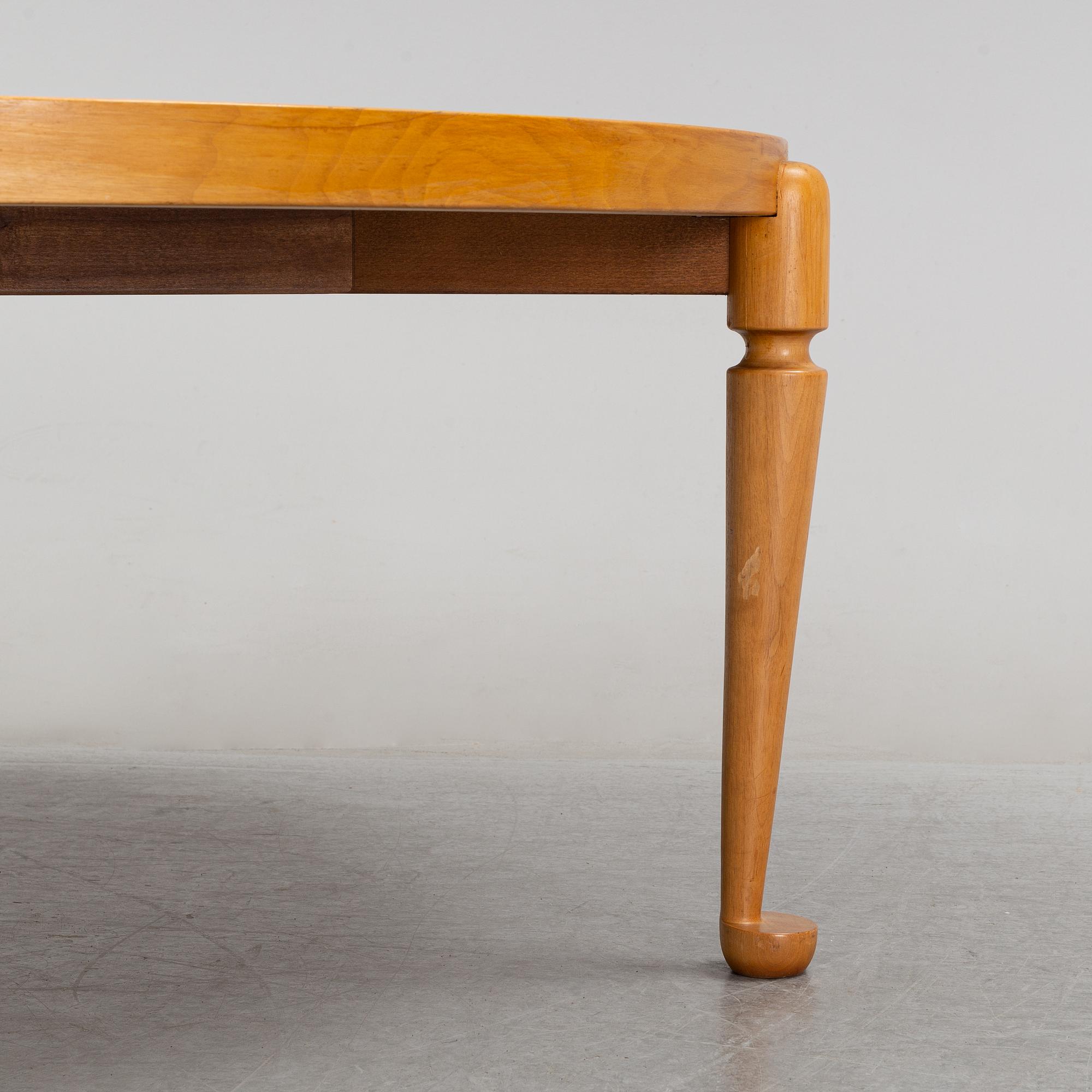 Josef Frank, soffbord, modell 2139, Firma Svenskt Tenn, formgivet 1952.