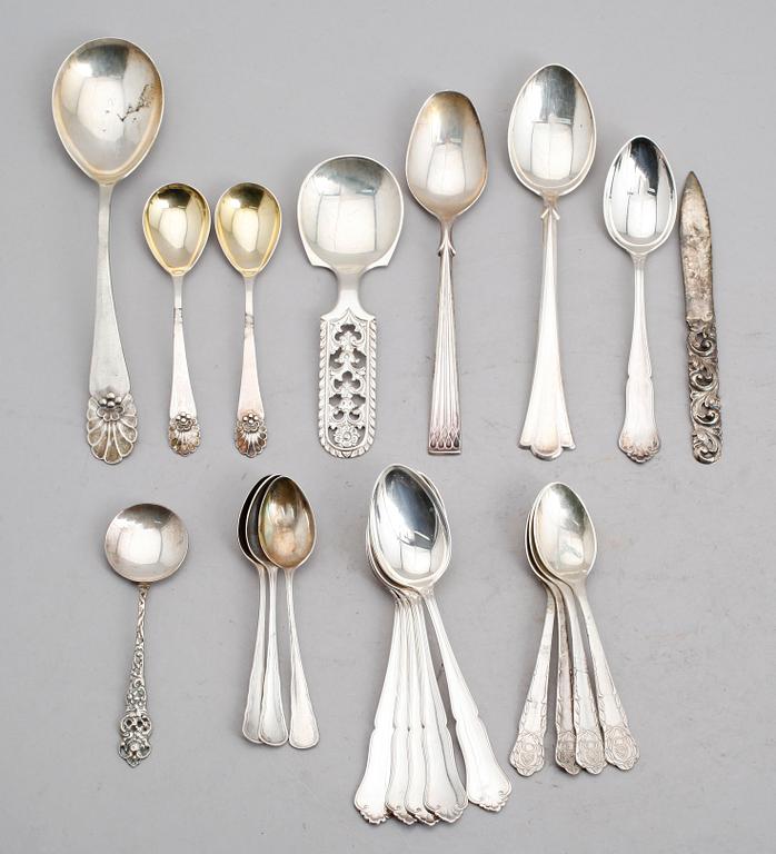 BESTICK, 21 delar, silver, olika modeller, svenska och norska stämplar, 1900-tal. Vikt ca 487 gram.