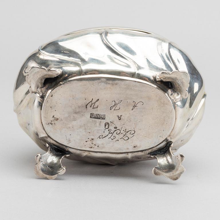 A Swedish 18th century silver sugar bowl, mark of F Sehl the younger Stockholm 1759 weight ca 303 gr.