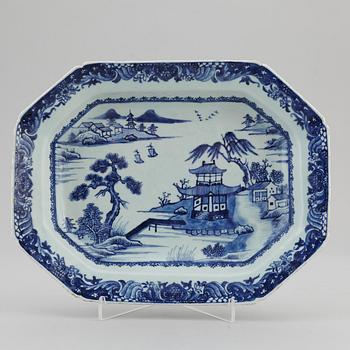 SERVERINGSFAT, två stycken, kompaniporslin. Qingdynastin, Qianlong (1736-95).