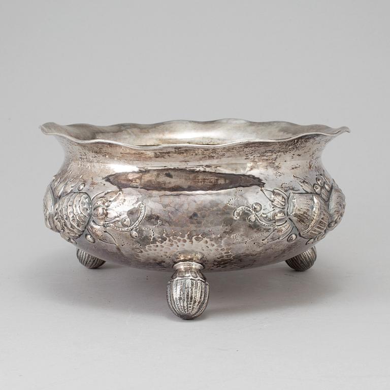 A silver bowl by CG Hallberg, Stockholm 1941. Weight ca 542 grams.