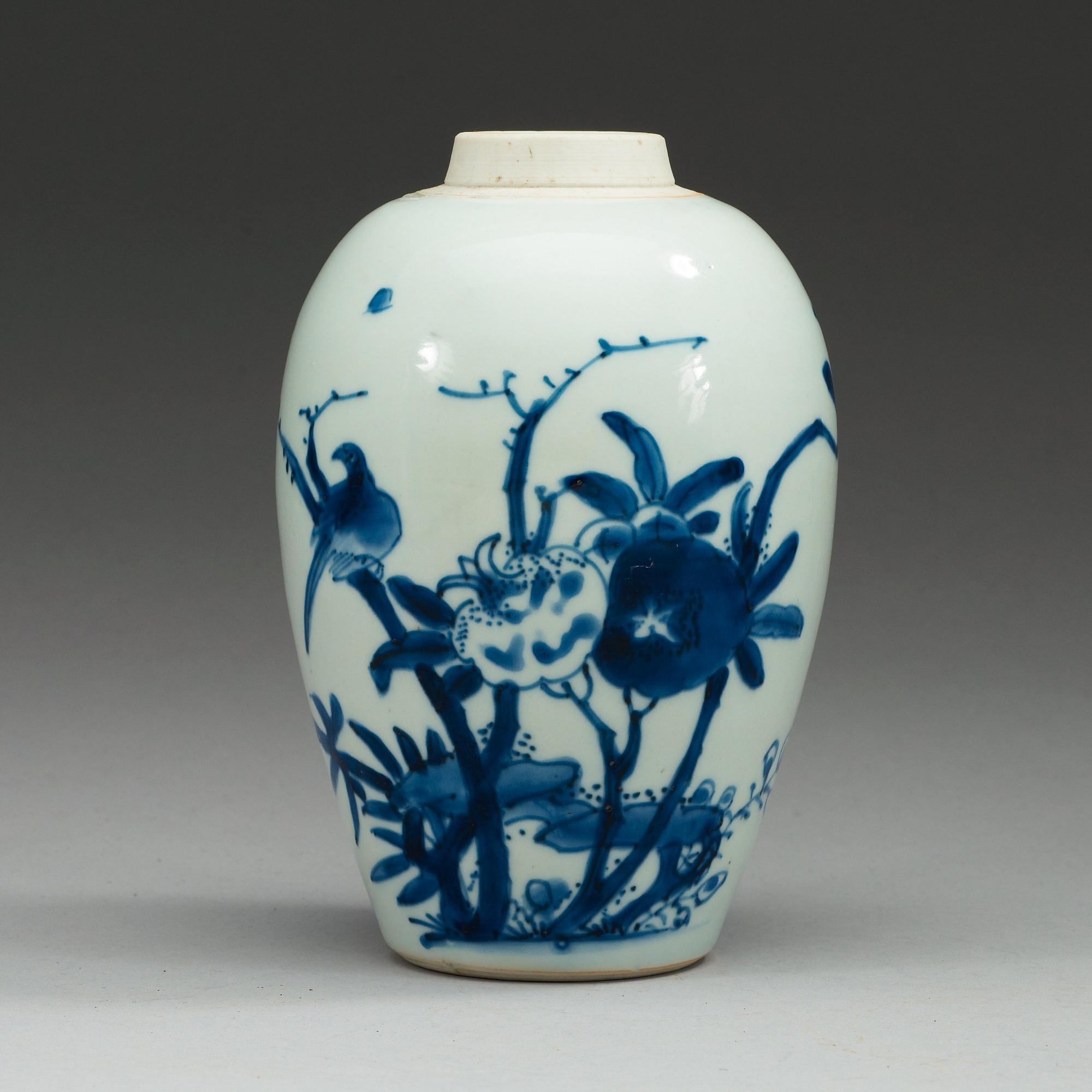A blue and white Transitional vase, 17th Century.