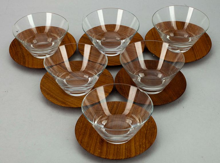DESSERTSKÅLAR, 6 st, glas och trä, Kaj Franck, Notsjö. 1900-talets senare hälft.
