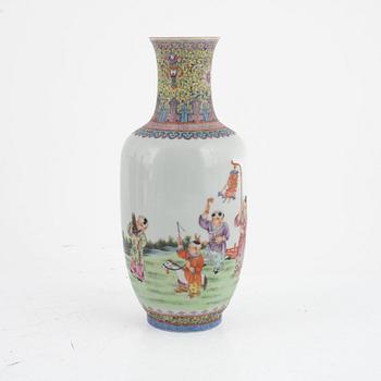 An egg shell porcelain vase, China, 20th century.