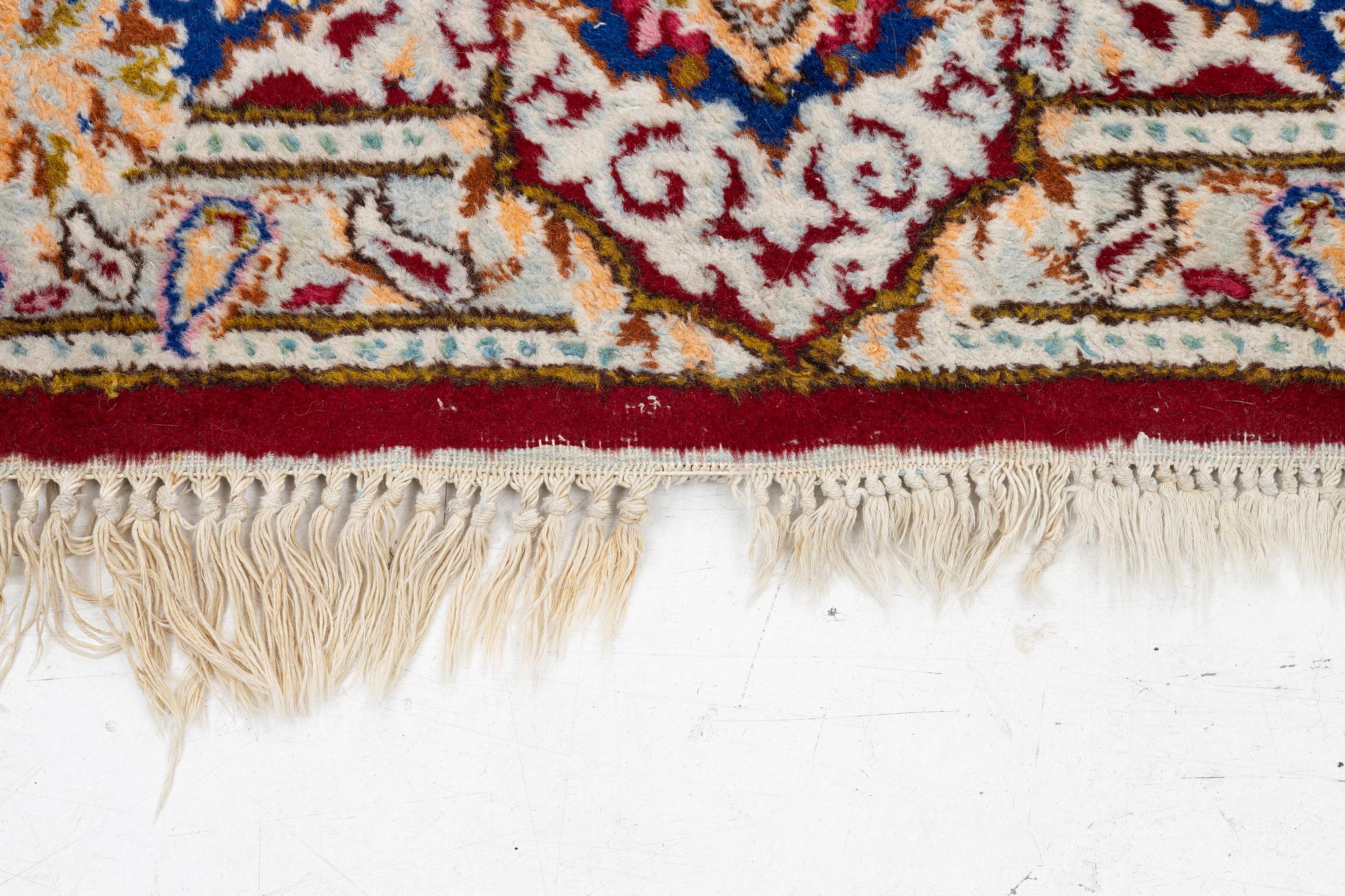 Carpet, Kirman, 314 x 220 cm.