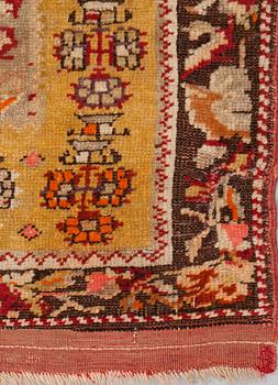 SEMI-ANTIQUE ANATOLIAN. 165 x 124,5 cm, as well as 5 cm of flat weave at the ends.