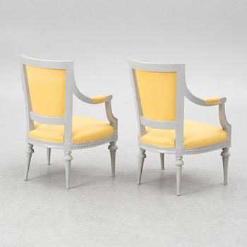 Karmstolar, ett par, av Lars Söderholm  (mästare i Stockholm 1789-94), Gustavianska.