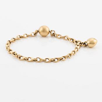 Ole Lynggaard, bracelet, 18K gold with charm and ball clasp.