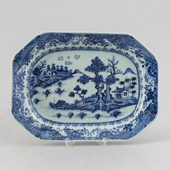 Two blue and white export porcelain serving dishes, Qing dynasty, Qianlong (1736-95).