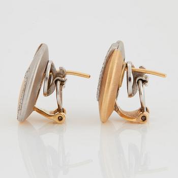 A pair of Paul Binder earrings in 18K gold and white gold set with round brilliant-cut diamonds.