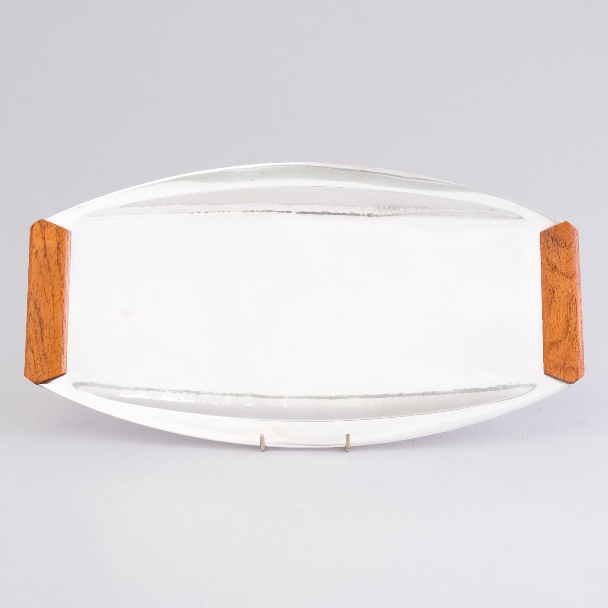 TAPIO WIRKKALA, A silver tray for Kultakeskus, Hämeenlinna 1963.