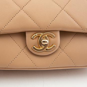 Chanel väska "A Real Catch Flap Bag Quilted Lambskin Medium".