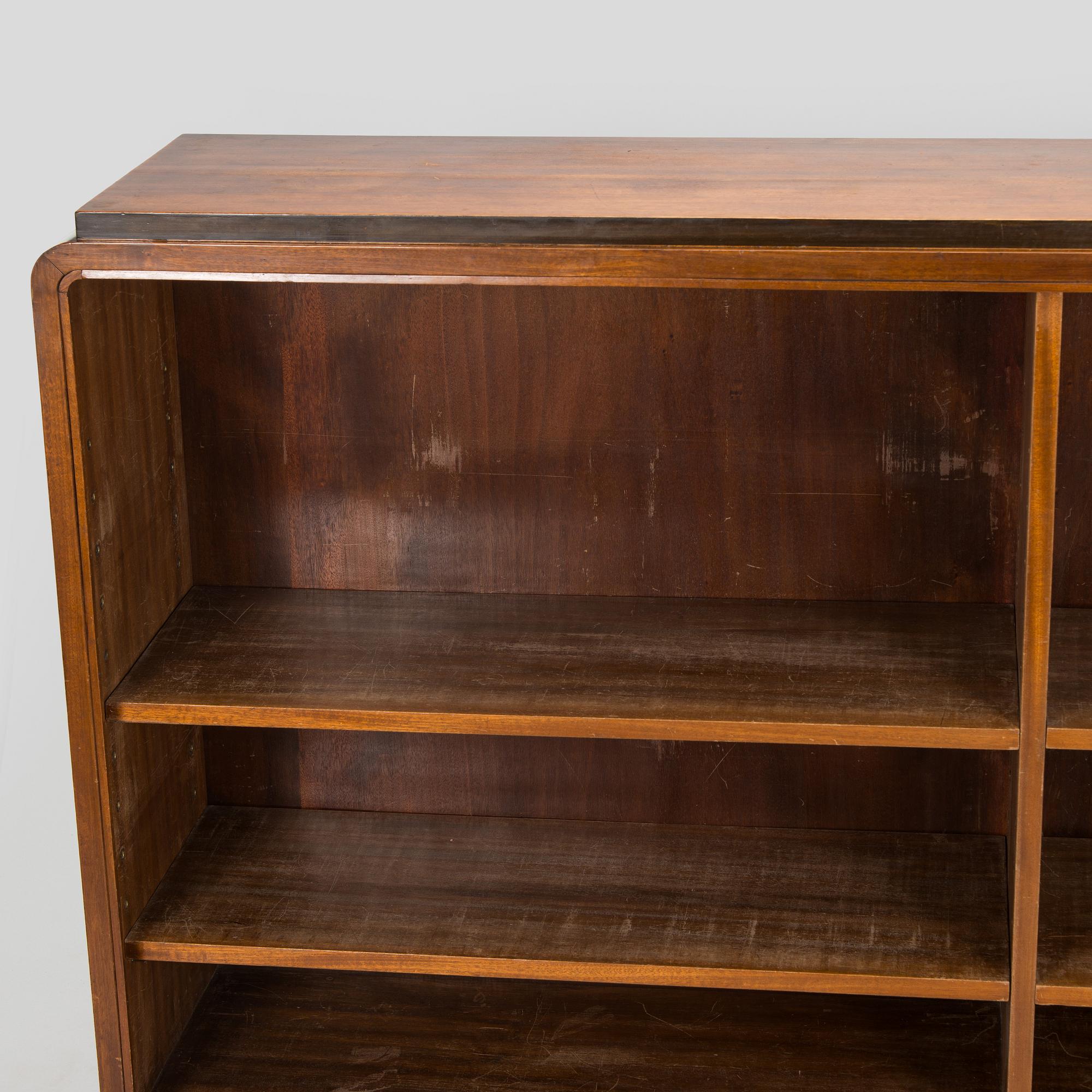 Lauri Järveläinen, kirjakaappi, Tampereen Höyrypuuseppä oy, Tampere 1920-luku.