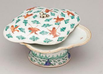 SKÅLFAT MED LOCK, porslin, Kina, 1800-tal.