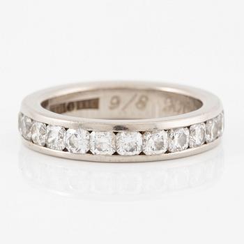 Ring 18K vitguld med flanderslipade diamanter.