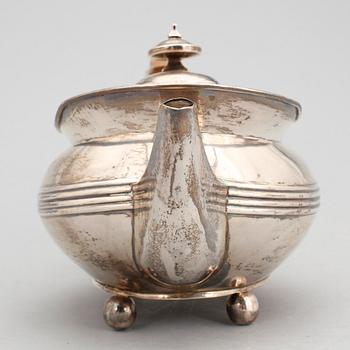 TEKANNNA och SOCKERSKÅL, silver, James Ede & Alexander Hewat, London 1810. Vikt ca 806g.