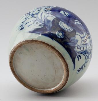BOJAN MED LOCK, porslin, Kina, 1900-tal.