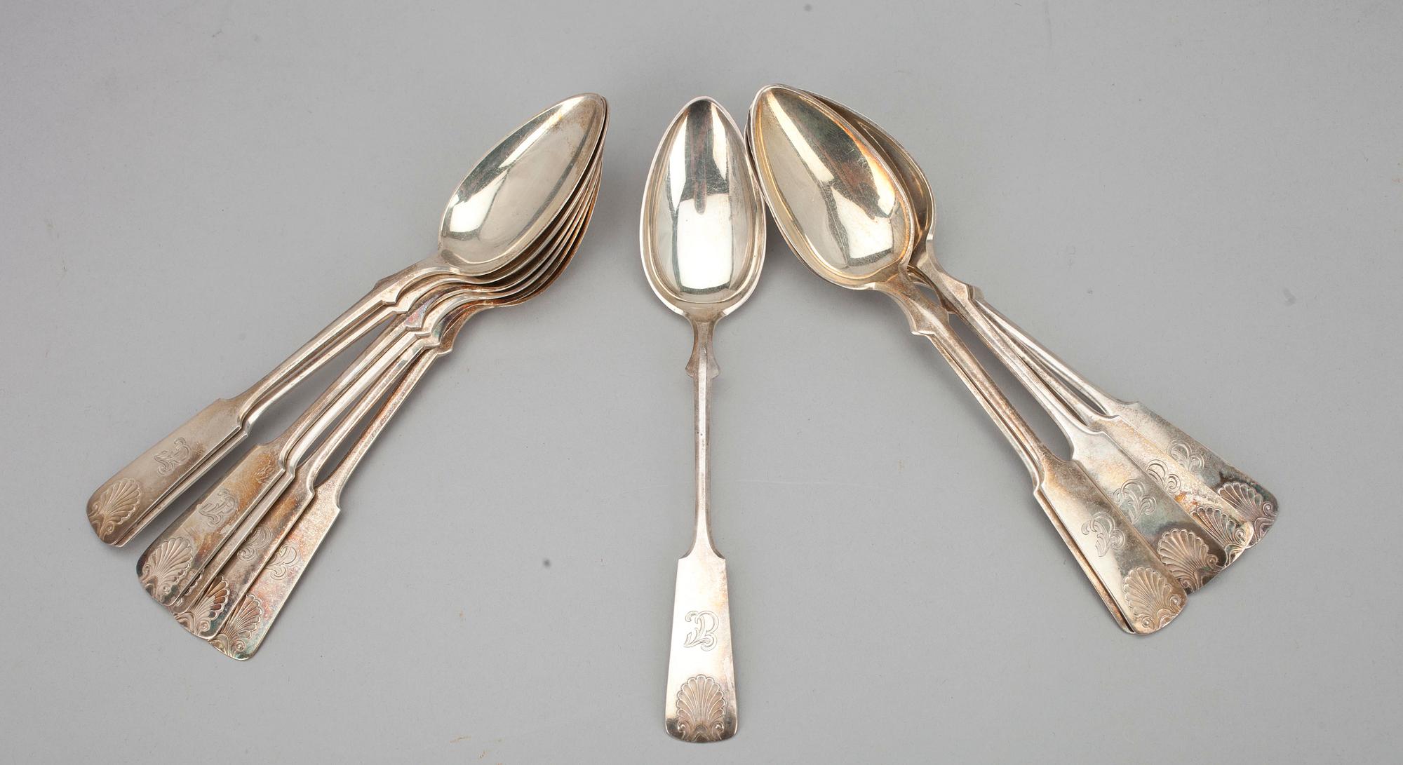 PARTI SILVER, 12 matskedar, 6 teskedar och 6 fruktknivar. 813 silver. Tavastehus/Åbo 1920-30-tal. Vikt 665 g.