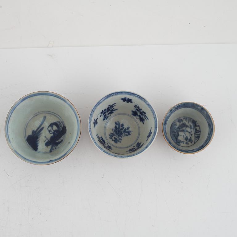 Four pieces of Chinese porcelain, Qianlong (1736-95).