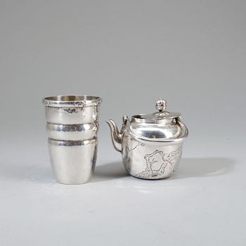 KANNA samt VAS, silver, orientaliskt samt jugend, bland annat Christian F Heise, Danmark, 1920. Vikt ca 200g.