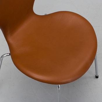 ARNE JACOBSEN, stolar, 4 st, "Sjuan", Fritz Hansen, Danmark.