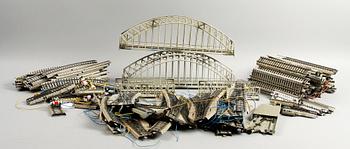 RÄLS, VÄXLAR samt BROAR, ca 115 delar, Märklin, H0.