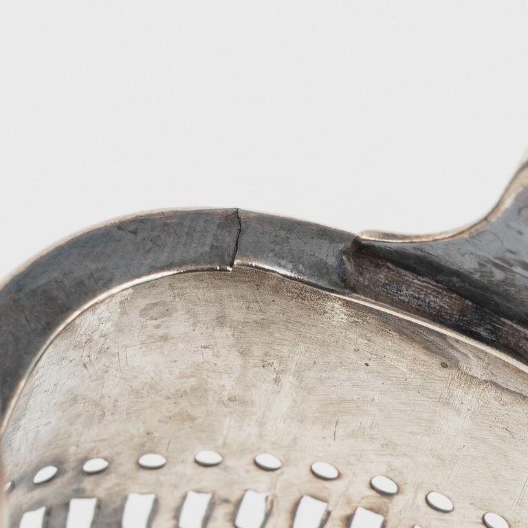 Henry Chawner, saltkar, ett par, silver, London 1790. Två skedar medföljer, George Maudsley Jackson, London 1892.