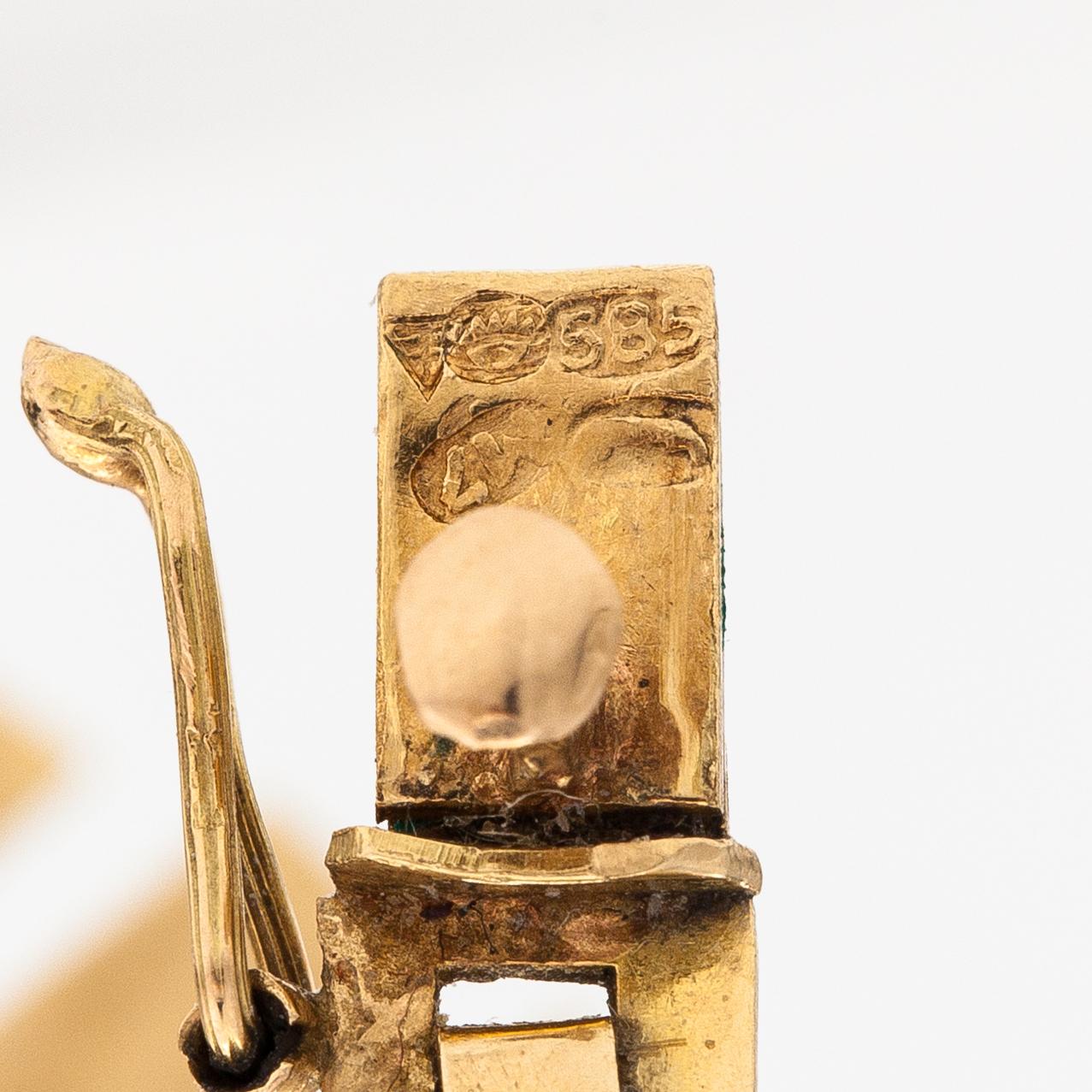 A 14K gold necklace. Import marked Koruteollisuus Tillander, Helsinki 1965.