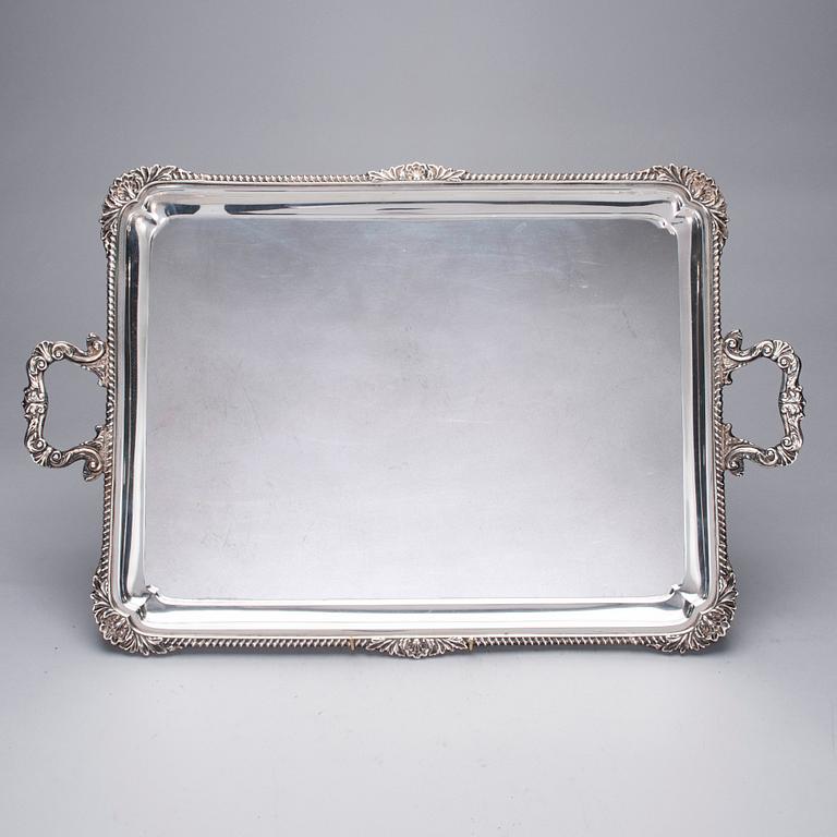 BRICKA, sterlingsilver, William Aitken, Birmingham, England 1912. Vikt ca 3700 g.