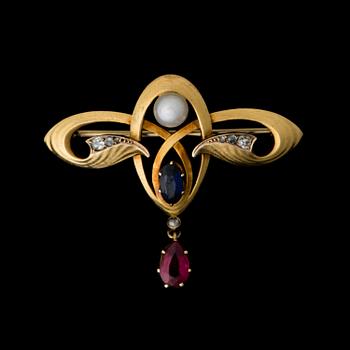 A BROOCH, facetted sapphire, synthetic ruby, pearl, rose cut diamonds, 14K (56) gold.