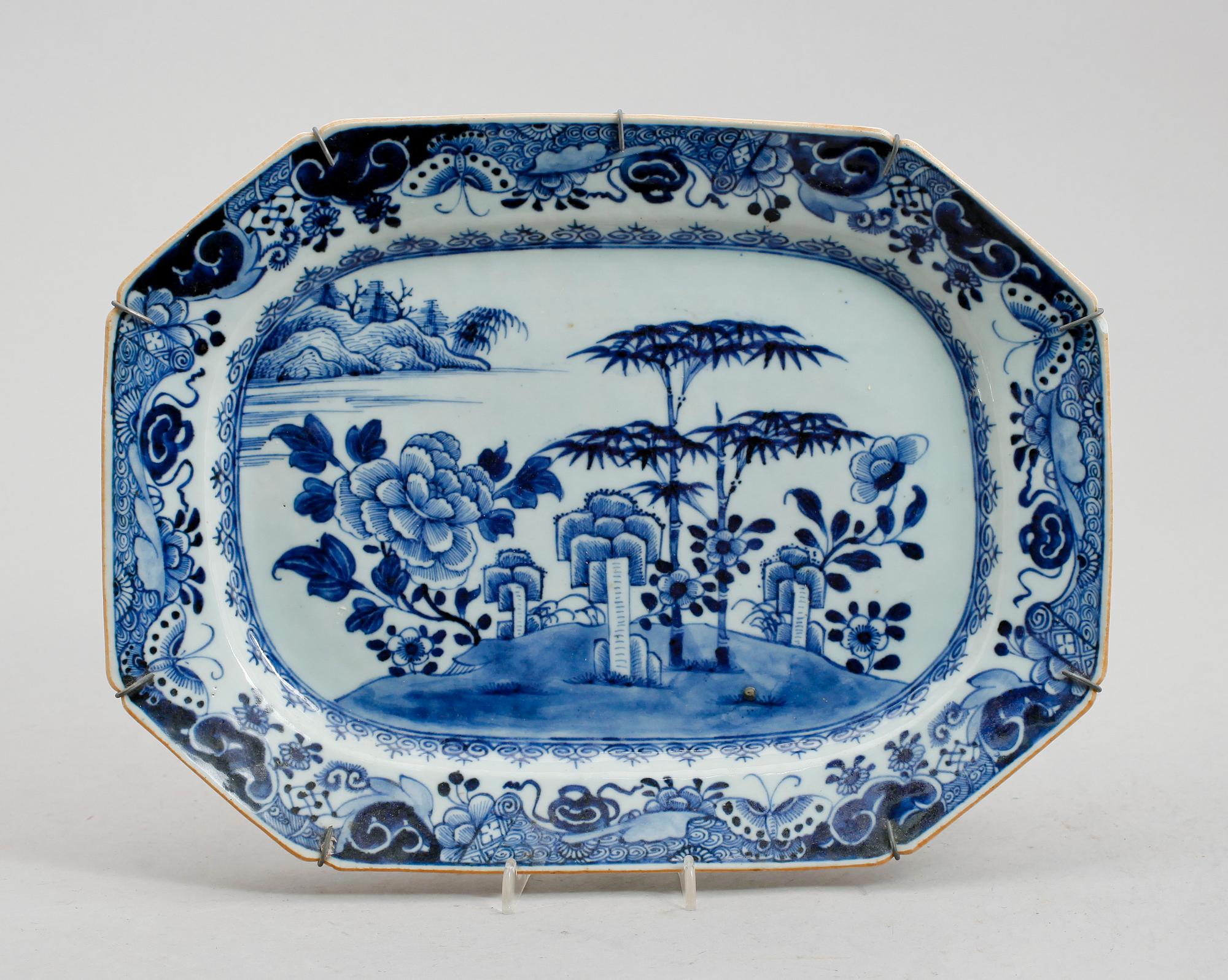 STEKFAT, porslin, Kina, Qianlong 1736-1795.